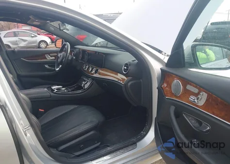 2017 Mercedes-Benz E 300 4Matic z USA, uszkodzony, nr VIN WDDZF4KB0HA091682